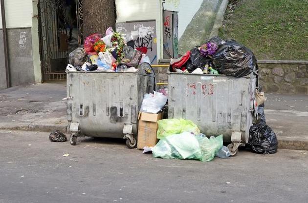 Городские власти Львова снова попросили ввести в городе режим ЧП из-за проблем с мусором