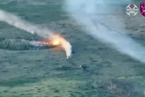 Силы обороны ударили по колонне российской бронетехники: опубликовано видео уничтожение танков